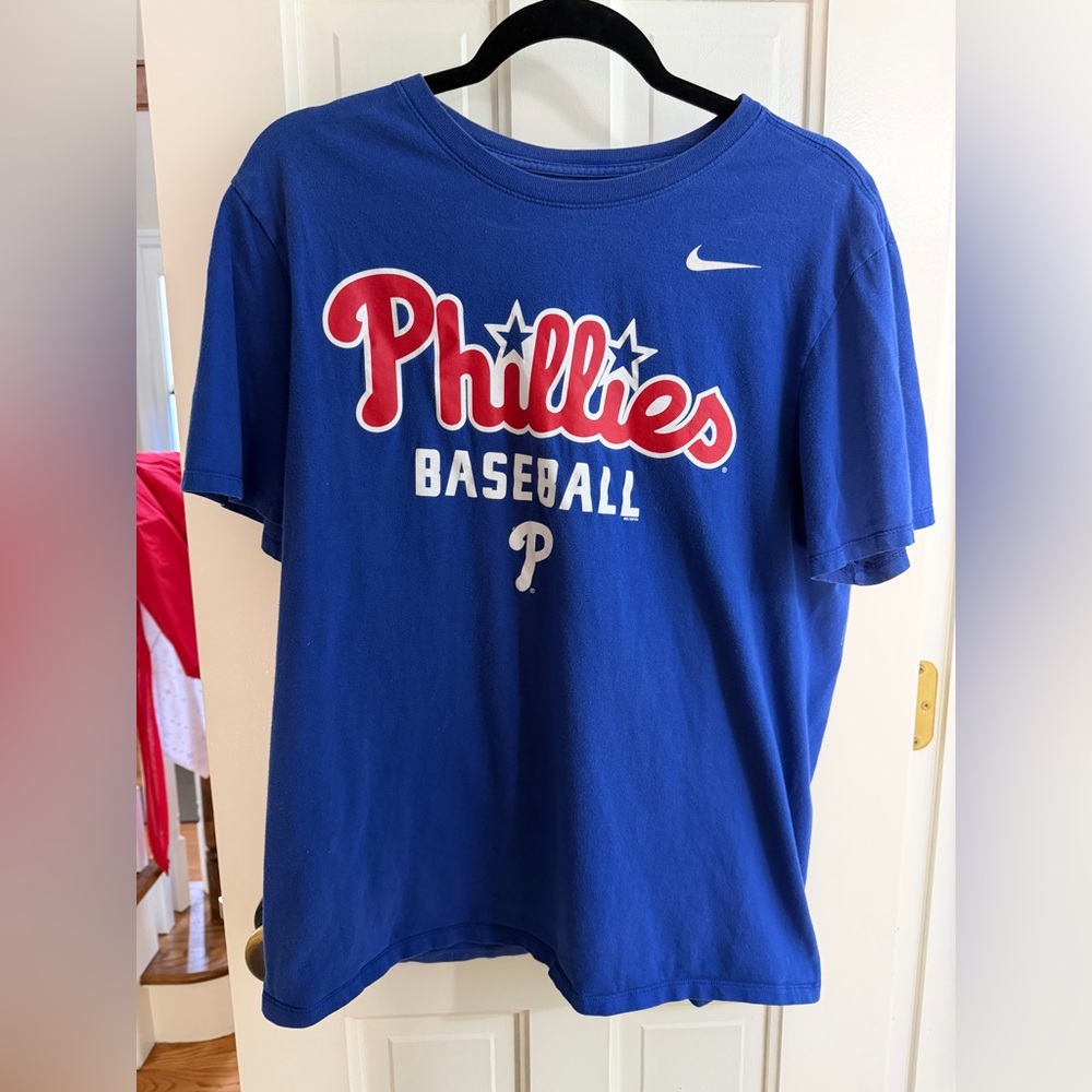 EUC NIKE Royal Blue Phillies Baseball Tee Red & White Logo MLB Philadelphia